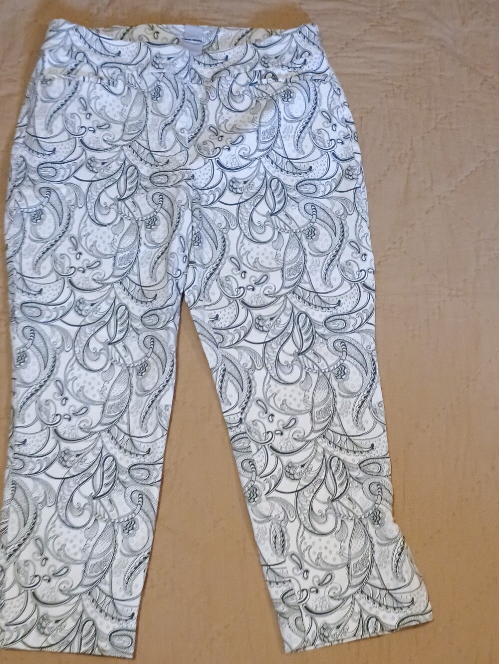 Chico's Paisley Print So Slimming Juliet Capri Pants - Size 10